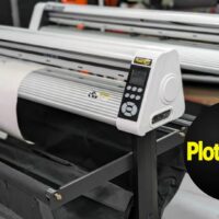 Ploter tnący do precyzyjnej obróbki folii i materiałów reklamowych – oferta Plotery24.pl